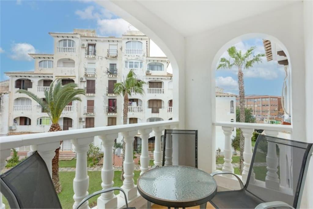 Beautiful Apartment With 2 Bedrooms Close To Beach تورّيفيِخا المظهر الخارجي الصورة