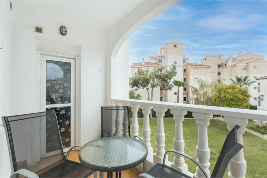 Beautiful Apartment With 2 Bedrooms Close To Beach تورّيفيِخا المظهر الخارجي الصورة