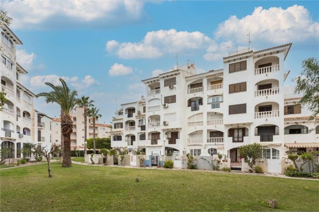 Beautiful Apartment With 2 Bedrooms Close To Beach تورّيفيِخا المظهر الخارجي الصورة