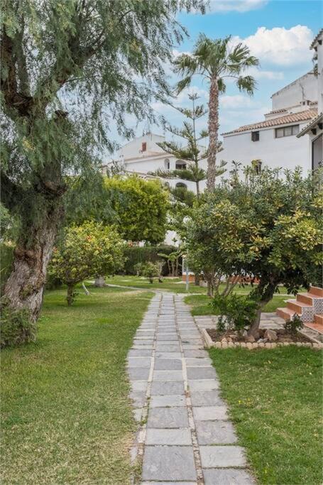 Beautiful Apartment With 2 Bedrooms Close To Beach تورّيفيِخا المظهر الخارجي الصورة