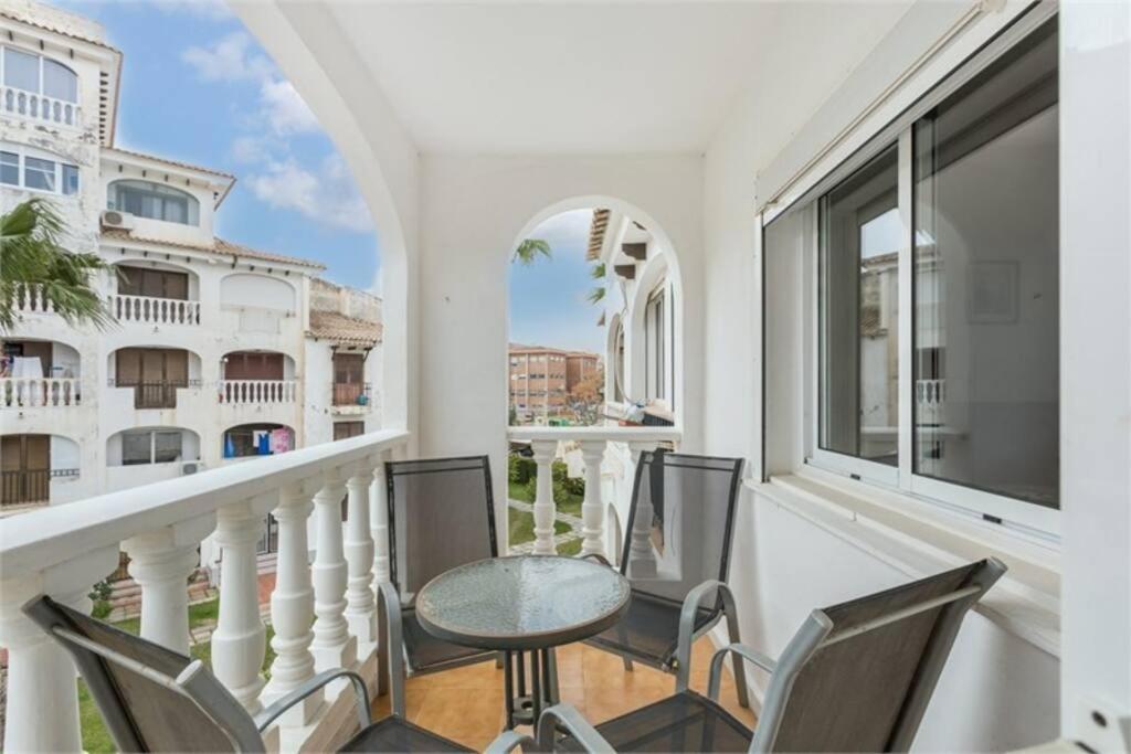 Beautiful Apartment With 2 Bedrooms Close To Beach تورّيفيِخا المظهر الخارجي الصورة